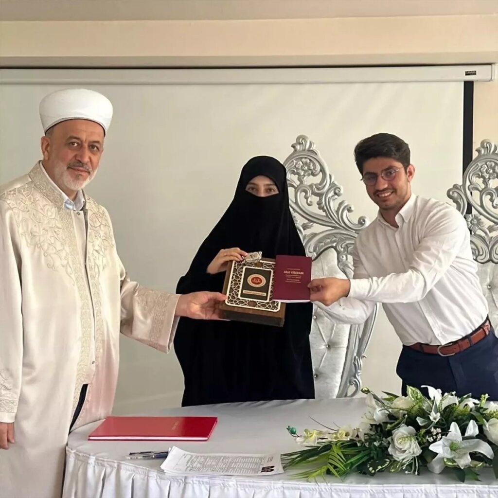 ispartada 100 resmi nikah kiyildi w5RJM8Pk