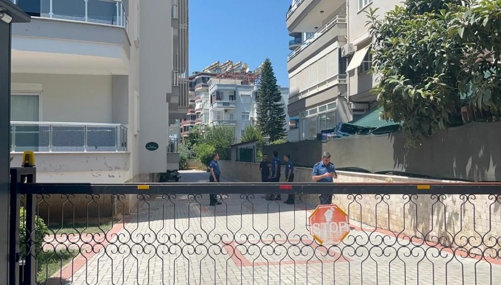 klima montajinda feci olay altinci kattan zemine dustu 2fGTee8v