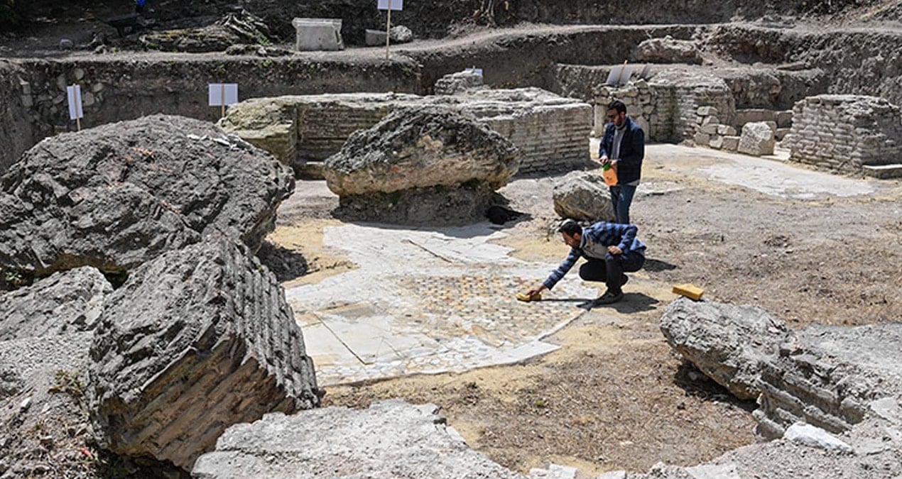 akpye yakin sirket antik kentin yani basina konut yapacak AIkw96YR