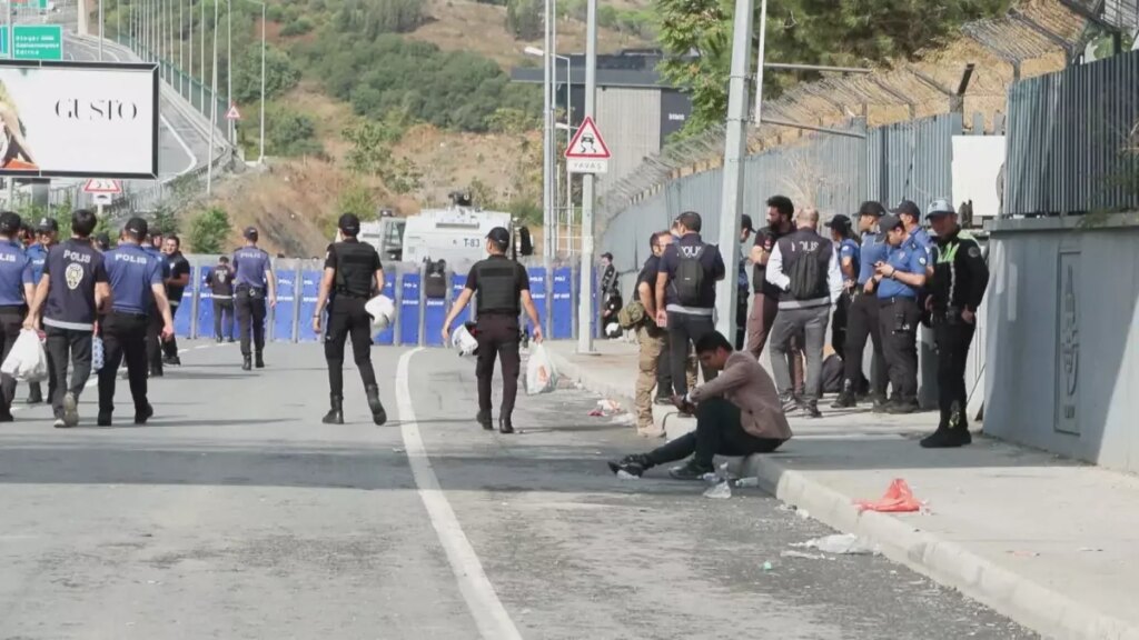 chp istanbul il binasinda guvenlik onlemleri qd92EKzR