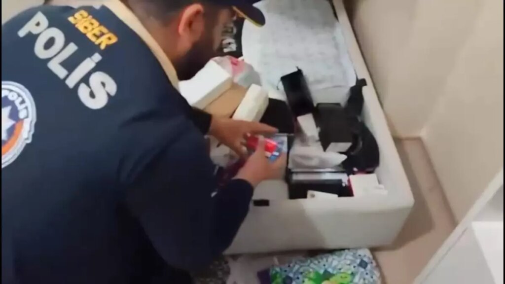 siber suclarla mucadele operasyonu 49 tutuklama lOwzFI5c