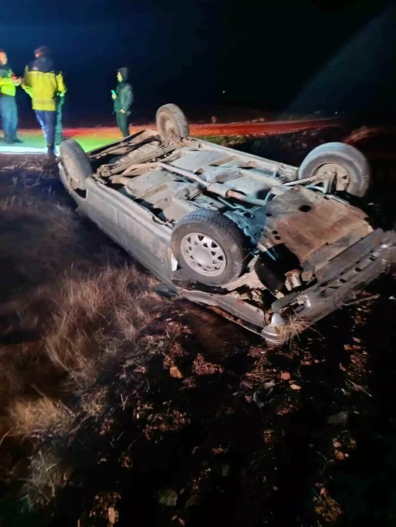 afyonkarahisarda takla atan aractan surucu sans eseri kurtuldu JKFBcIMl