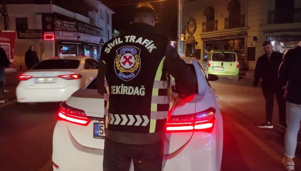 alkollu surucu sivil polisi vale saninca yakalandi 7GPCA63S.jpg