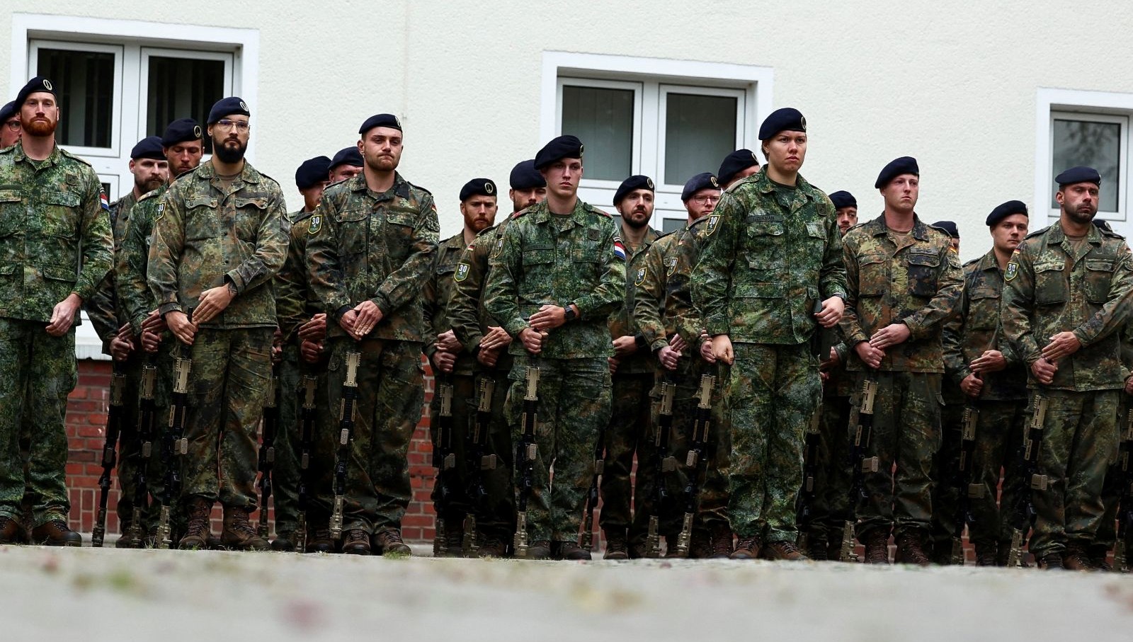 almanyada zorunlu askerlik tartismasi 2yngyLzg.jpg