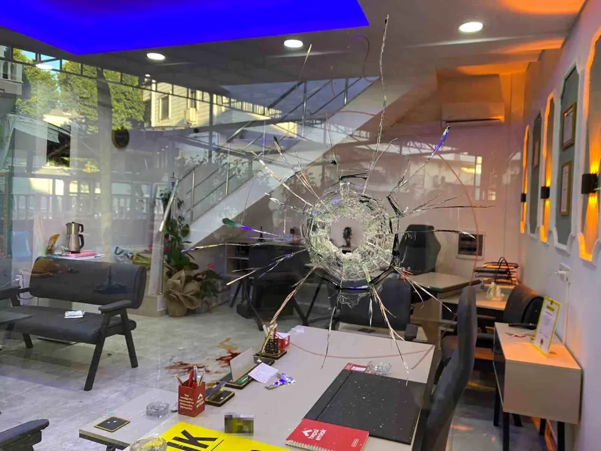 antalyada silahli kavga 2 olu 1 yarali 9193TXOt.jpg