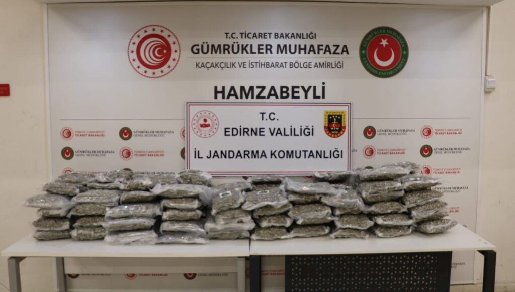 atlas suphelendi kamyondan kilolarca uyusturucu cikti I6N4yZwI.jpg