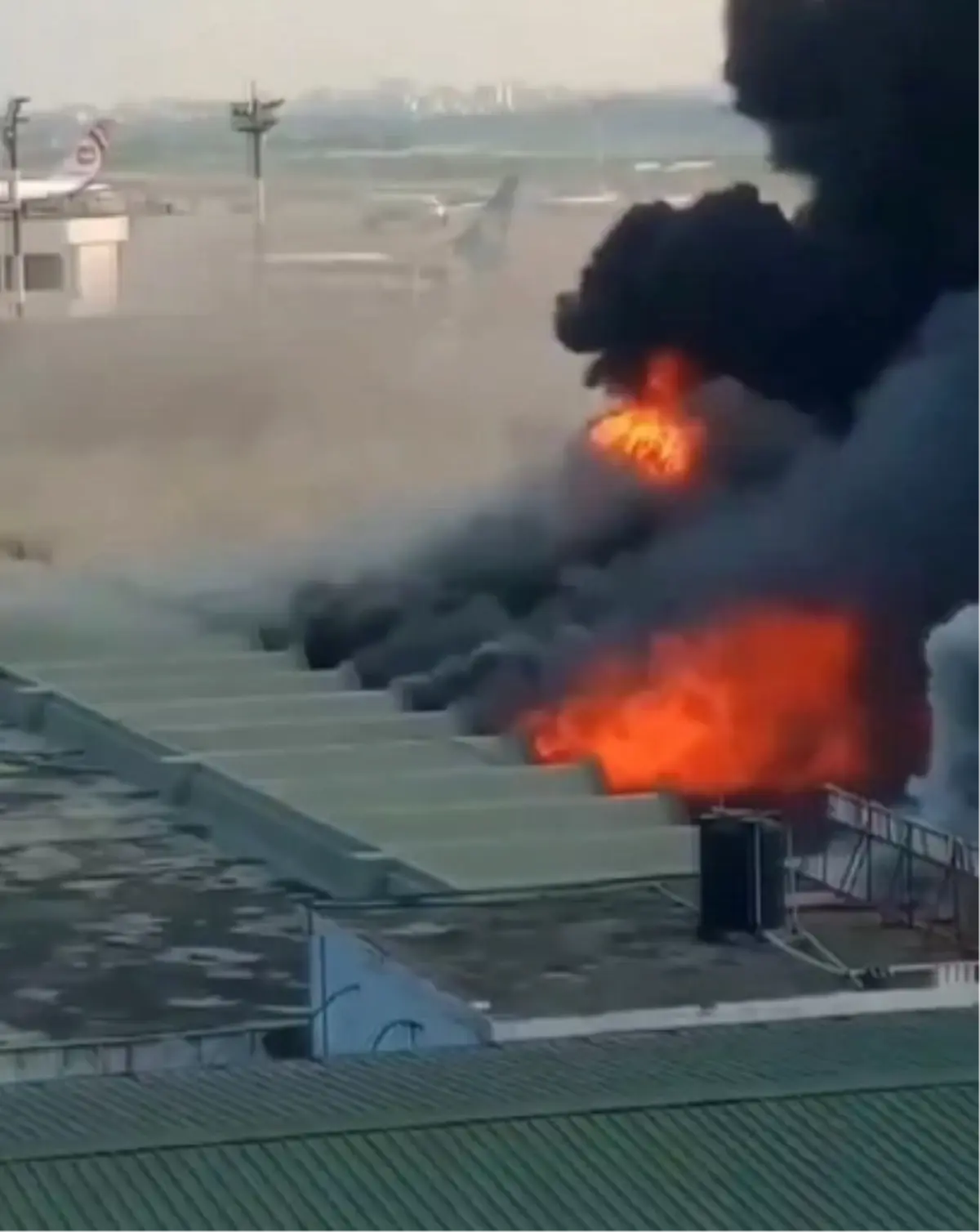 dakka havalimaninda yangin jtDwLfO5.jpg