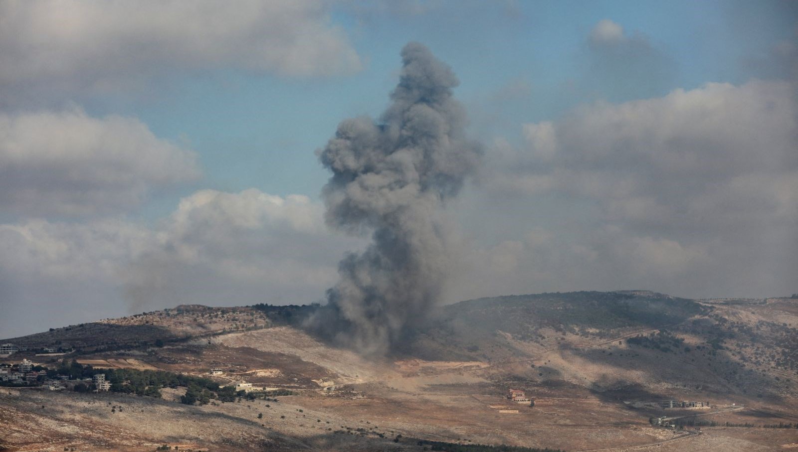 israilden lubnana hava saldirisi J8wBzatp