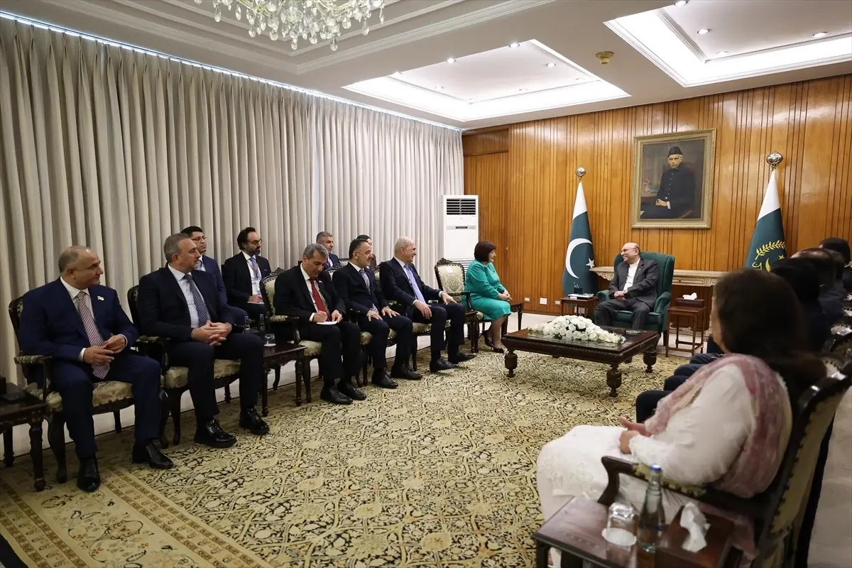 numan kurtulmus pakistan cumhurbaskani zerdari ile gorustu KpbJbVfY.jpg