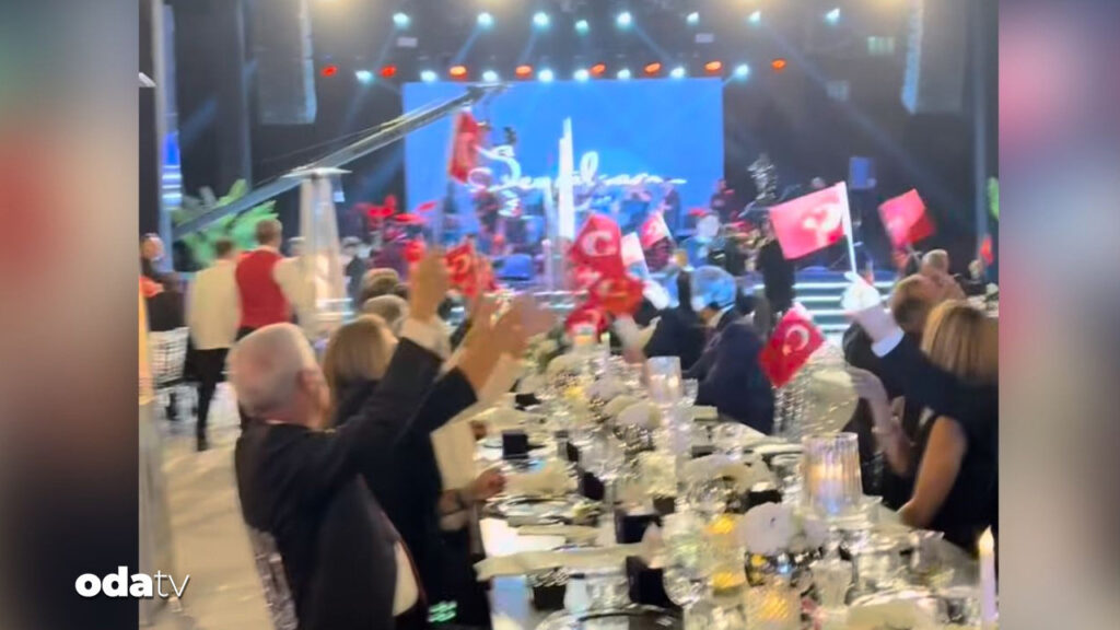 sanko okullari 25 yil yemeginde milli cosku GHJ1rmxr