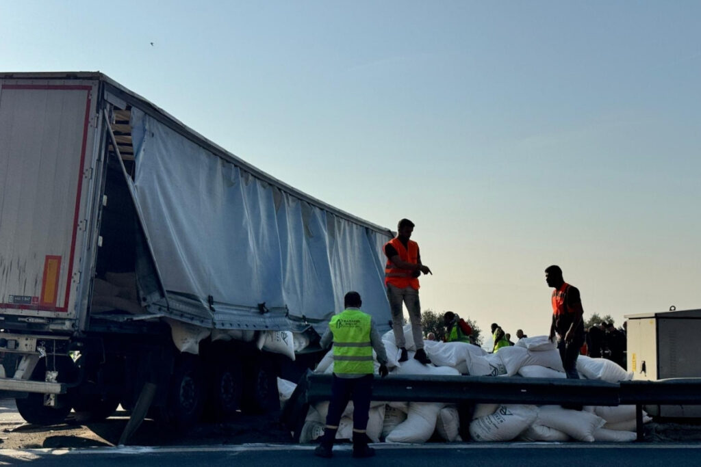 anadolu otoyolu kocaeli kesiminin ankara istikameti kaza nedeniyle ulasima kapandi Y7cA5x8G.jpg