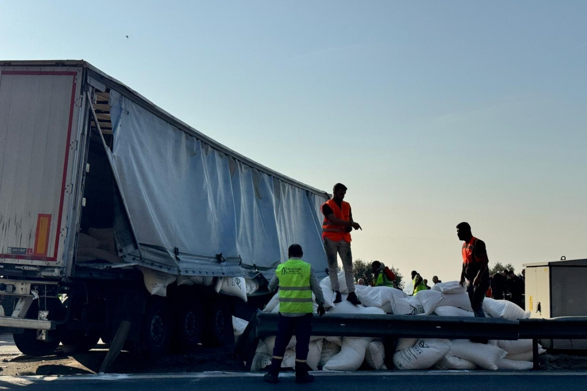 anadolu otoyolu kocaeli kesiminin ankara istikameti kaza nedeniyle ulasima kapandi Y7cA5x8G.jpg