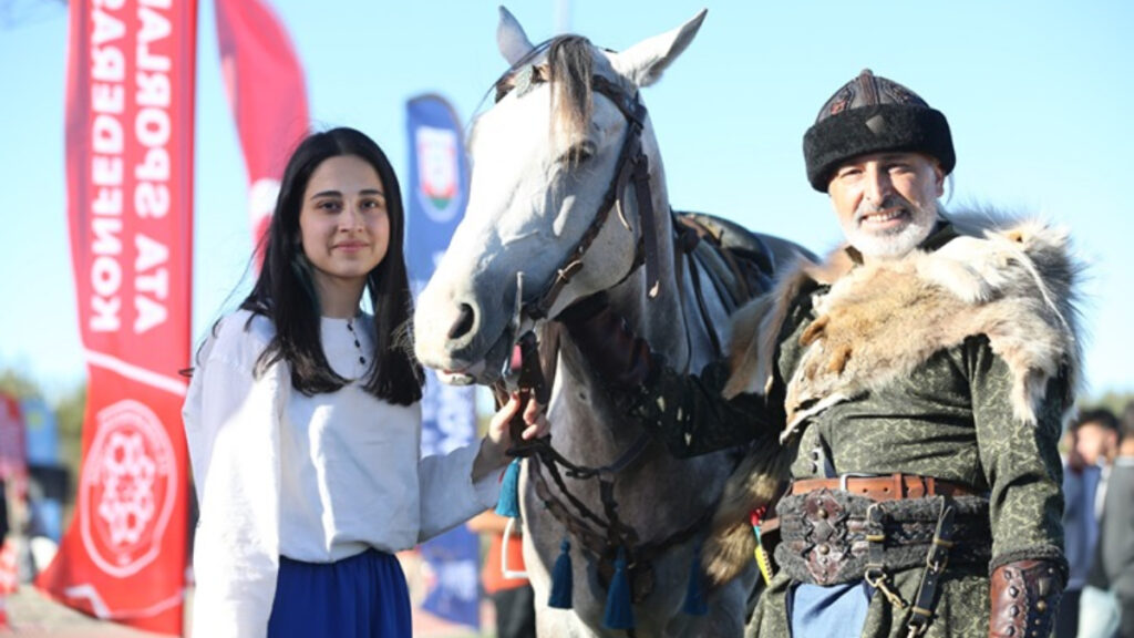 baba kizin nefes kesen atli gosterisi boynuz kulagi gecti bGy2Qjnk.jpg