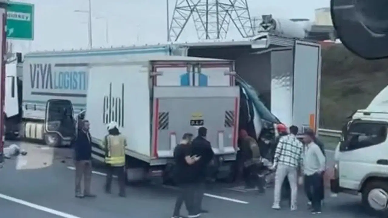 istanbulda korkunc kaza olu ve yaralilar var 984VPa5C.jpg