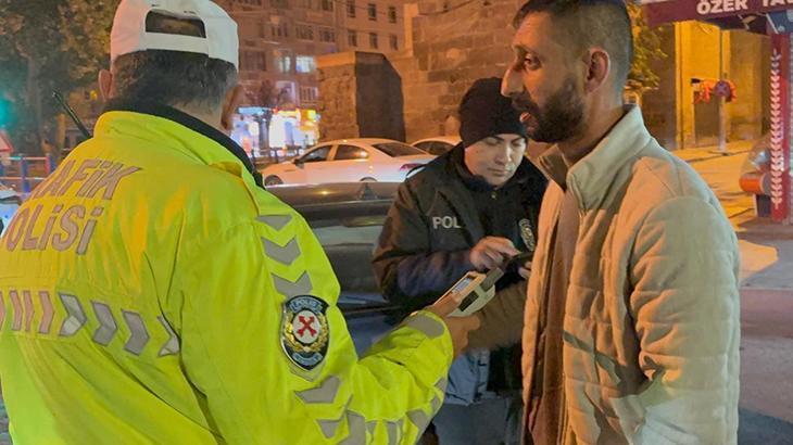 kayseride alkollu surucunun ilginc anlari ehliyet diye sosyal medyasini gosterdi zL3urhNQ.jpg