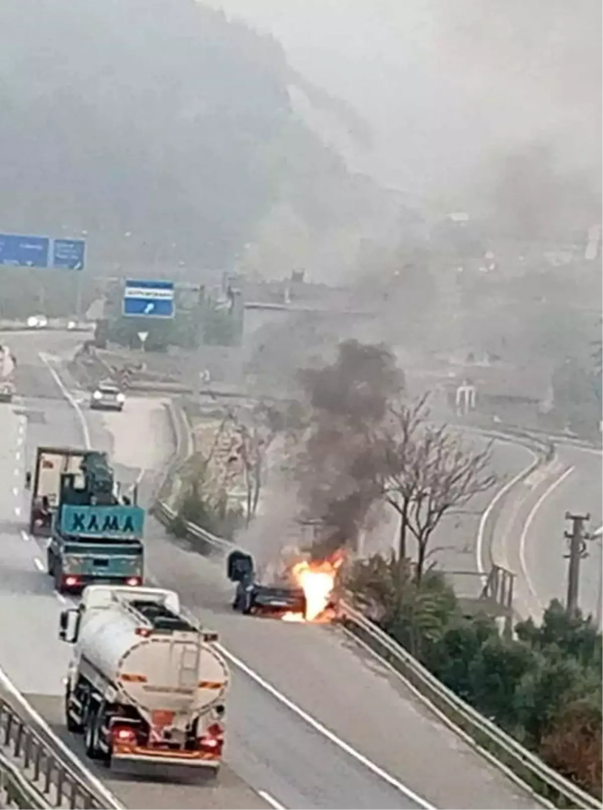 pamukovada seyir halindeki otomobil alev aldi CO6FBWZV.jpg