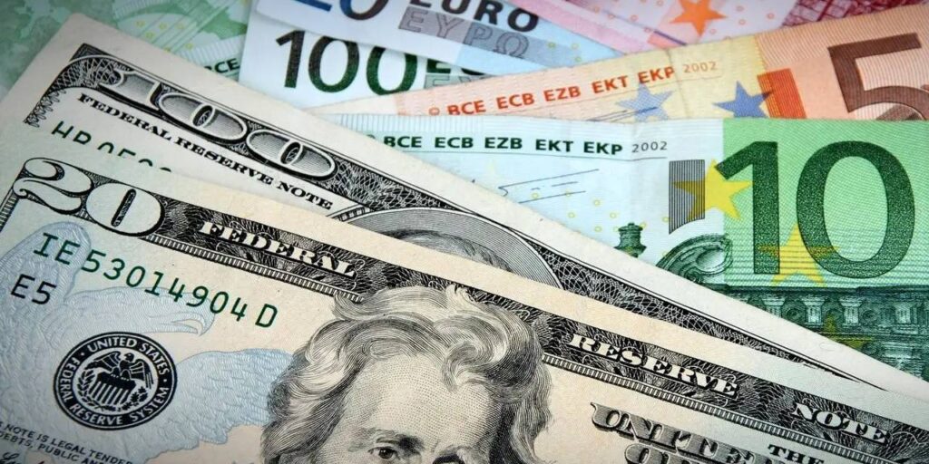 Euro toparladı dolar istikrarlı