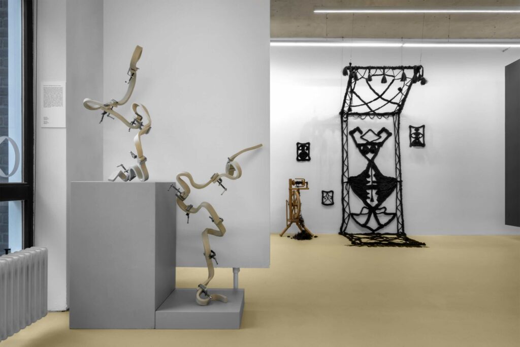 “The Waves”: Kimlik ve Belleğin Akışkan Halleri