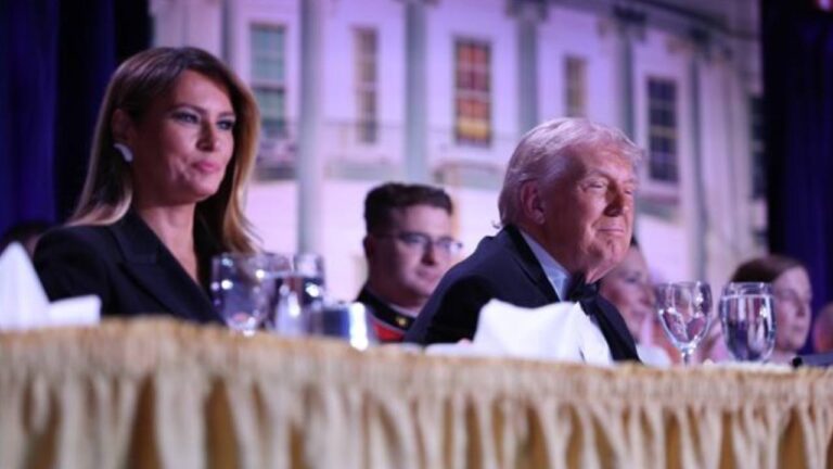 abd-baskani-trumpin-katildigi-yemekte-silah-sesleri-salondan-cikarildi-ruvf4BDI